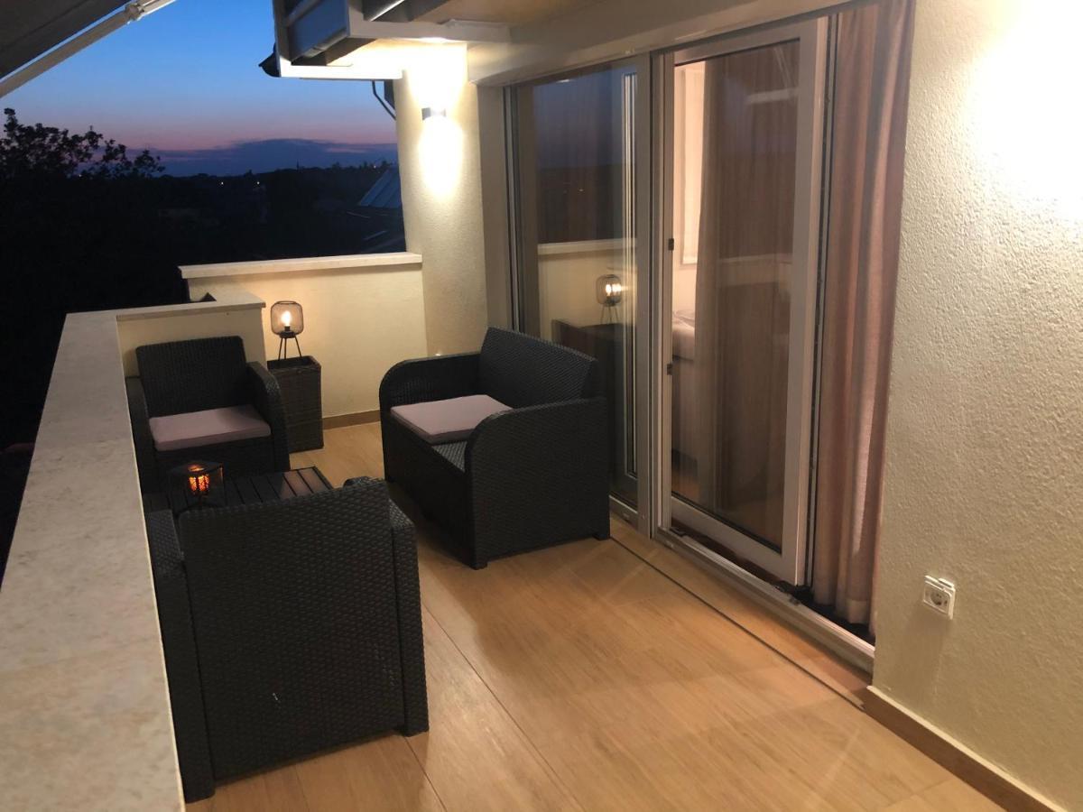 Sunny Apartment Ana Medulin Exterior photo